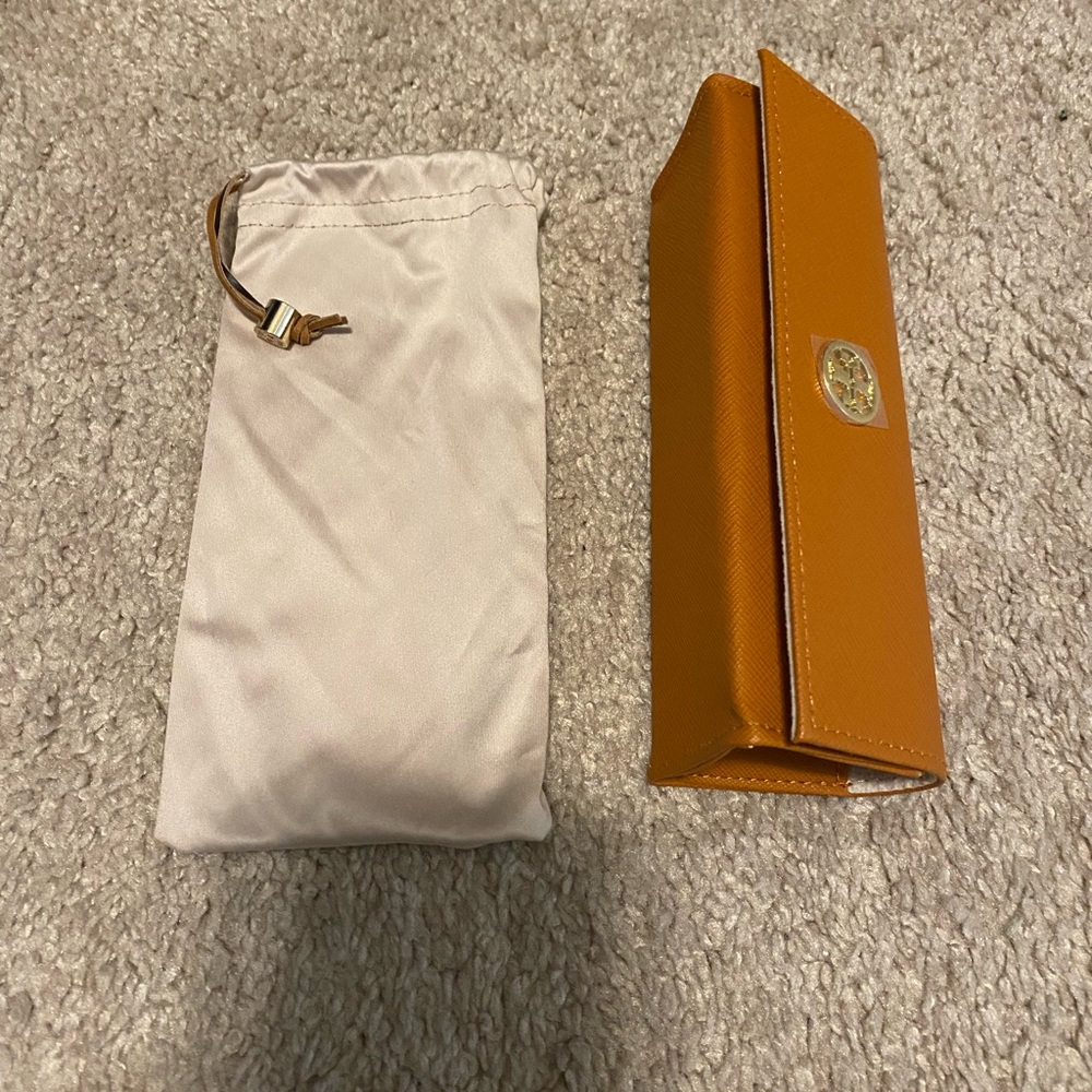 NWOT Tory Burch Orange Leather Eyewear Case with Logo Medallion

With dust bag